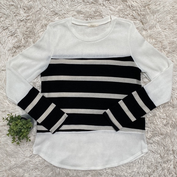 12PM by Mon Ami Stripe Top 💗 White Black Cream - Picture 3 of 11